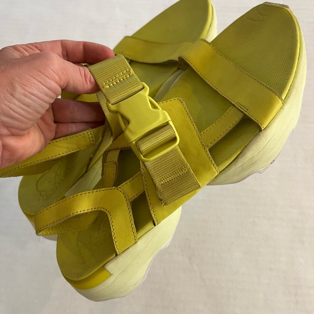 Sorel Kinetic Impact sandals bright fluorescent yellow white soles buckles sz 9